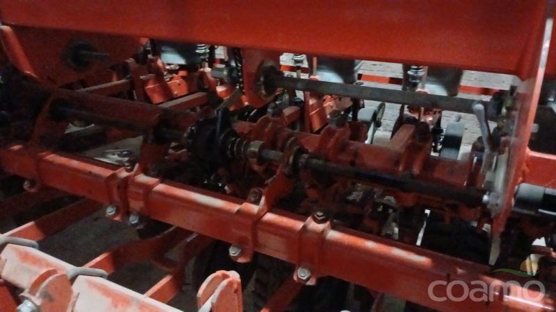 Foto 3 - Plantadeira Planti Center PC 9/8 ano 2013