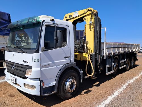 Caminhão Mercedes Bens Atego 2425