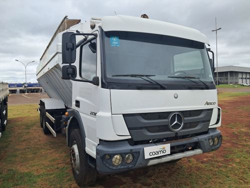 Caminhão Mercedes Bens Atego 2730 6x4