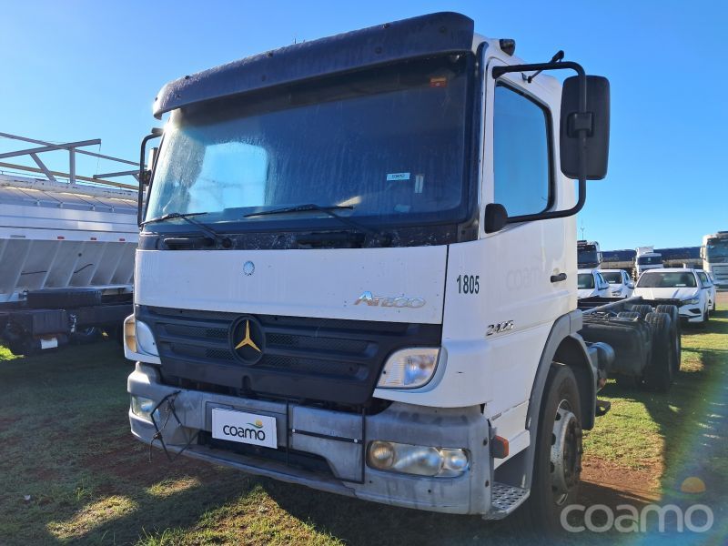 Foto 1 - Caminhão Mercedes Bens Atego 2425 ano 2008/2009