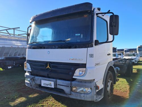 Caminhão Mercedes Bens Atego 2425