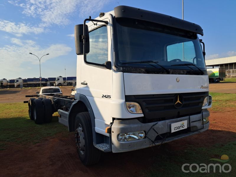 Foto 2 - Caminhão Mercedes Bens Atego 2425 ano 2008/2009