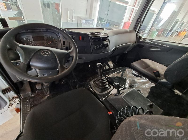 Foto 5 - Caminhão Mercedes Bens Atego 2425 ano 2008/2009
