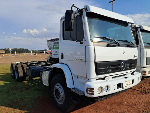 Caminhão Mercedes Bens Atron 2729 6x4