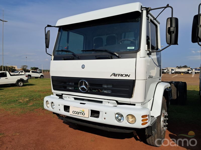 Foto 2 - Caminhão Mercedes Bens Atron 2729 6x4 ano 2013/2013