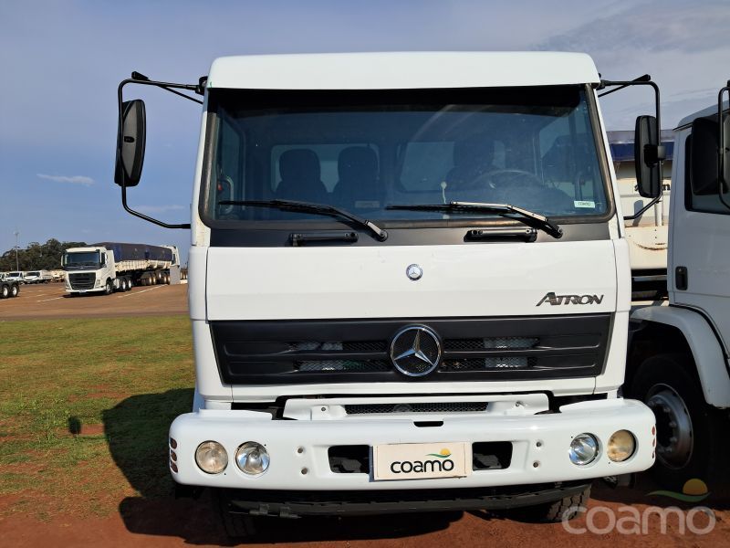Foto 3 - Caminhão Mercedes Bens Atron 2729 6x4 ano 2013/2013